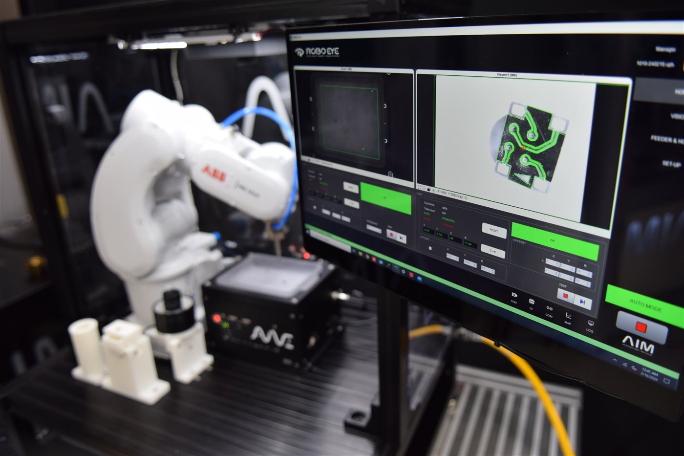 ABB robot + RoboEye vision UI monitor view